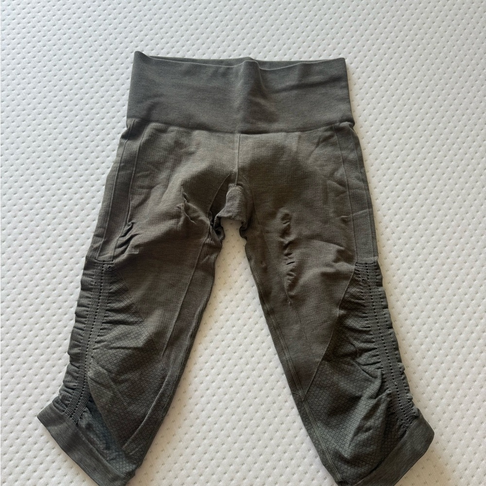 Camo green lululemon cropped leggings - Picture 4 of 6